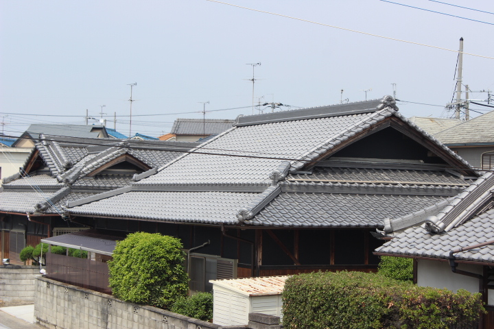 岸和田市の引っ掛け桟瓦葺き工法で葺き土をほとんど使用せず屋根の葺き替えしたS様邸！