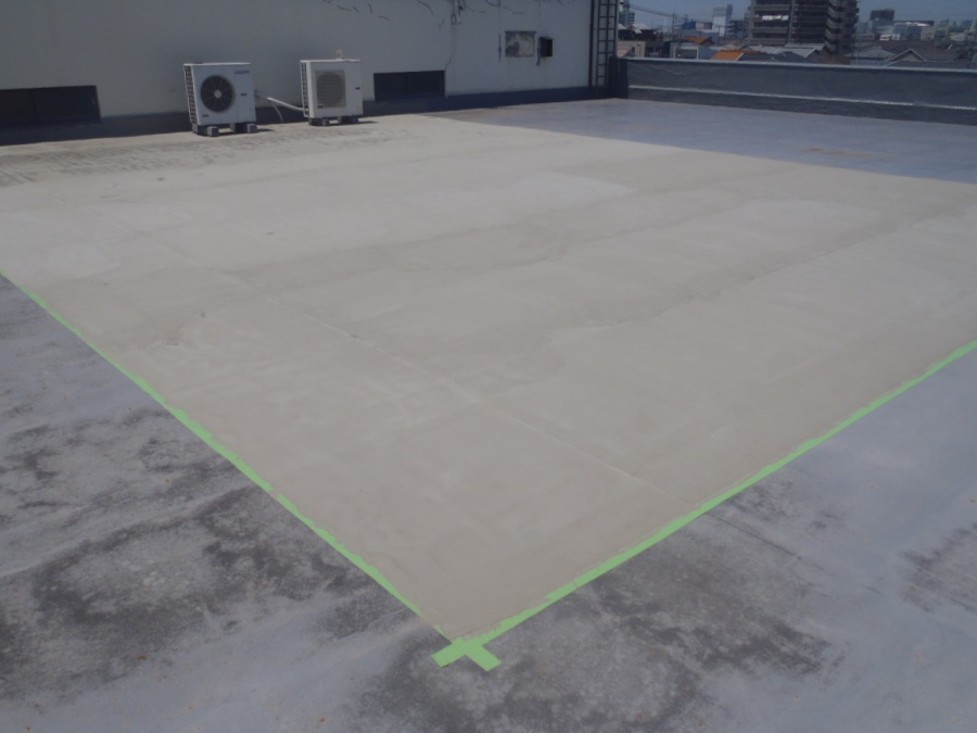 岸和田市の倉庫の陸屋根にカチオン塗布完了