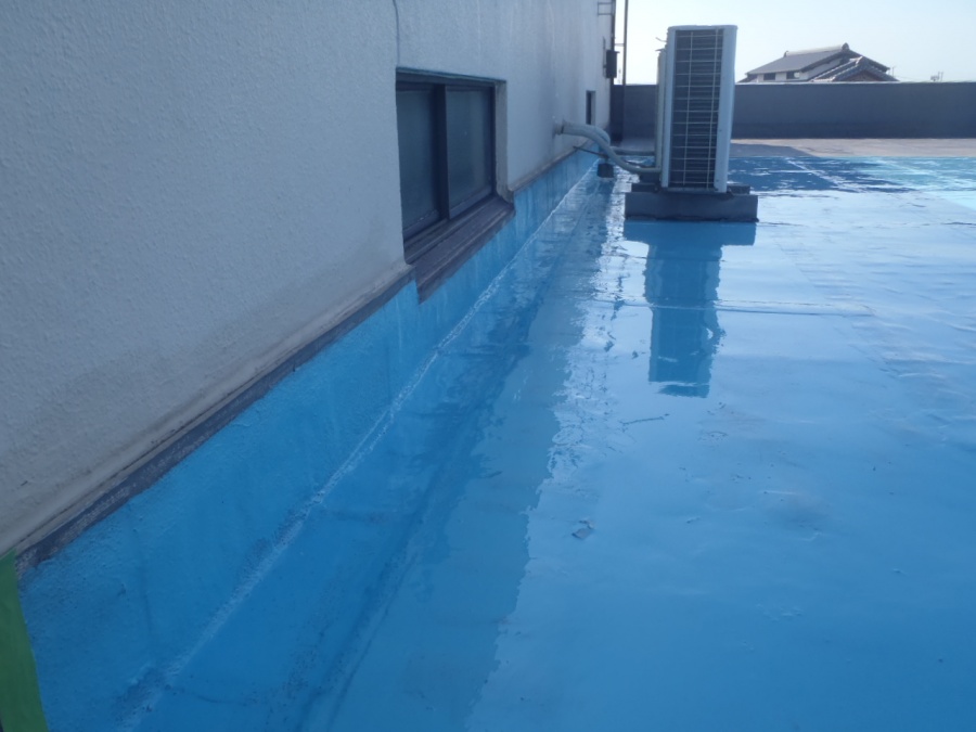 岸和田市の倉庫の陸屋根塗膜防水塗布