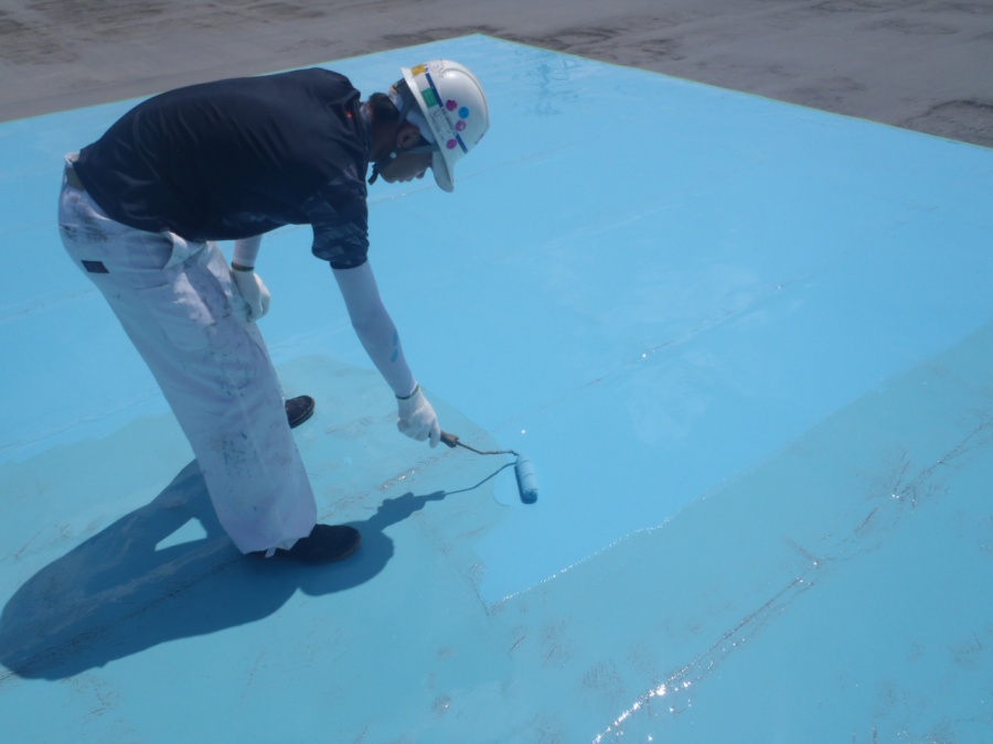 岸和田市の倉庫の屋上にウレタン塗膜材塗布