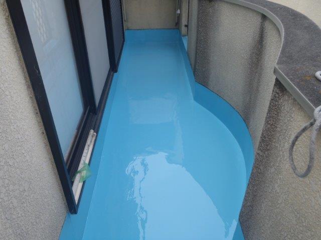 泉佐野市上瓦屋のベランダにウレタン樹脂塗膜防水材塗布完了
