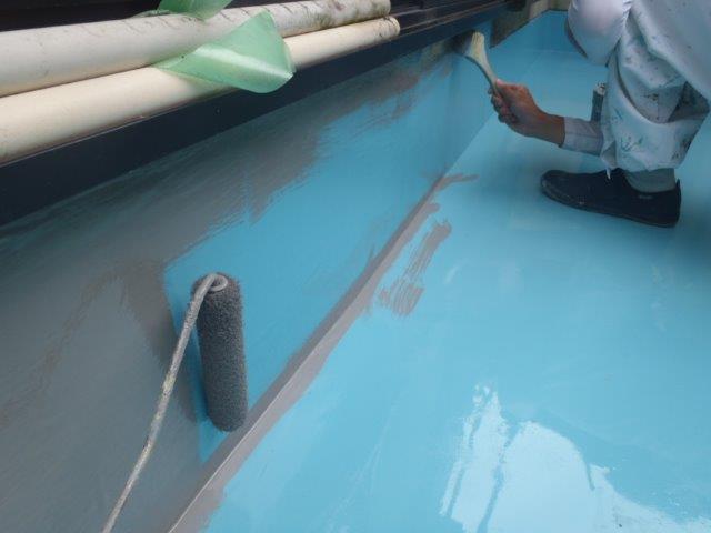 泉佐野市上瓦屋のバルコニー防水でトップコート塗布