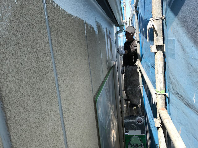 貝塚市のALCパネルの外壁の下塗り