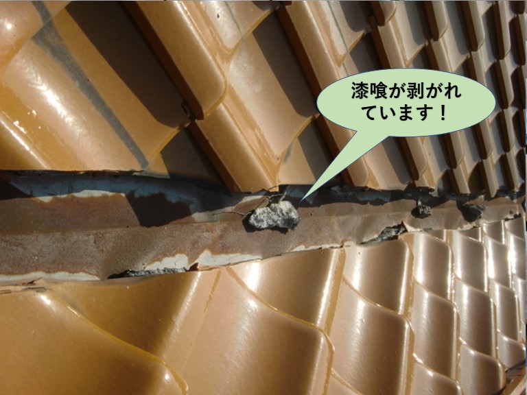 岸和田市の屋根の漆喰が剥がれてきています