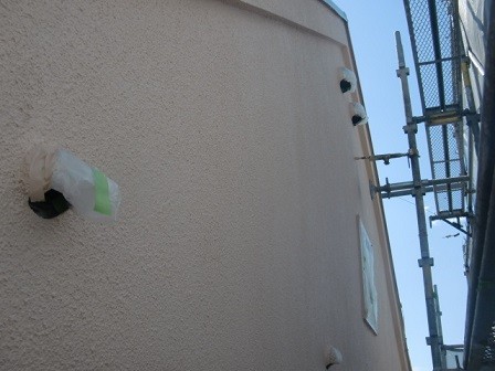 岸和田市極楽寺町で上塗り工程の屋根と外壁塗装