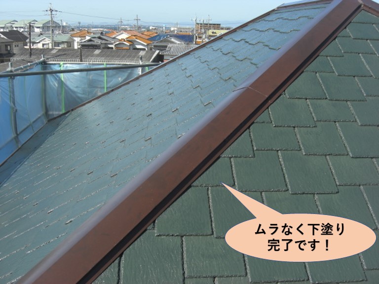 阪南市の屋根・ムラなく下塗り完了です