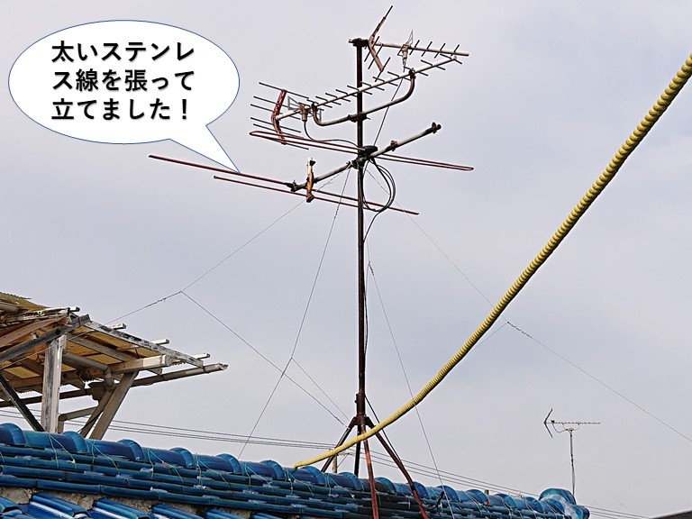 岸和田市で太いステンレス線を張ってアンテナを立て直しました