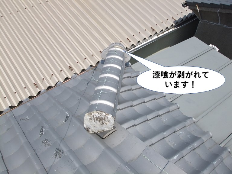 岸和田市の隅棟の漆喰が剥がれています！