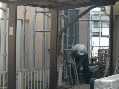 岸和田市極楽寺町の足場撤去と塀の塗装