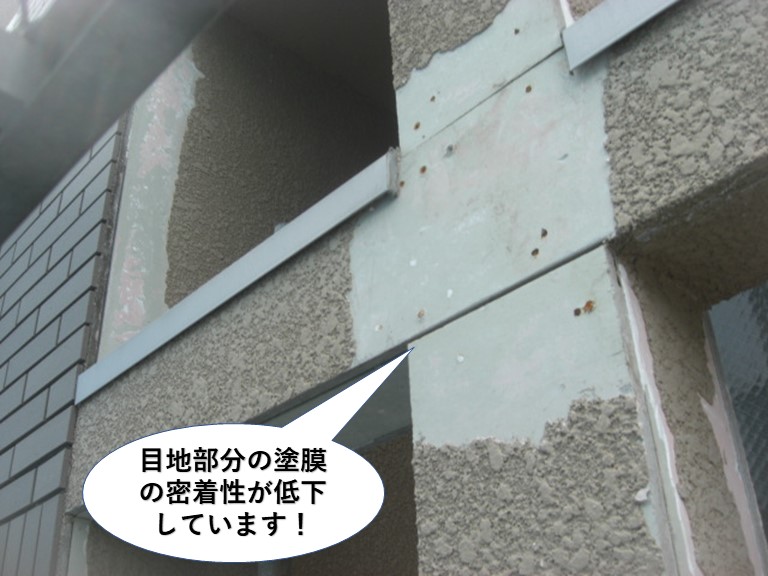 泉大津市の外壁の目地部分の塗膜の密着性が低下
