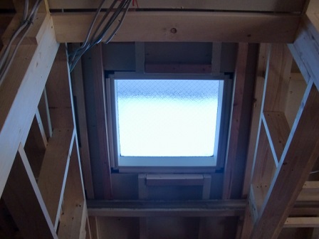 岸和田市上松町で屋根葺き替えと同時に天窓を取付ました！