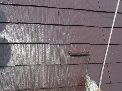 泉佐野市俵屋で屋根の上塗り塗装に入りました！