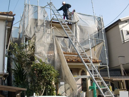 岸和田市土生町で洋瓦の屋根葺き替えで瓦・土の撤去