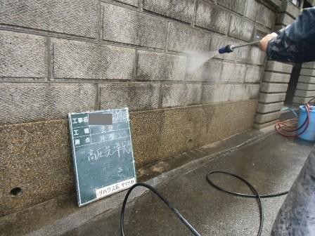 岸和田市春木本町の外壁塗装の高圧洗浄