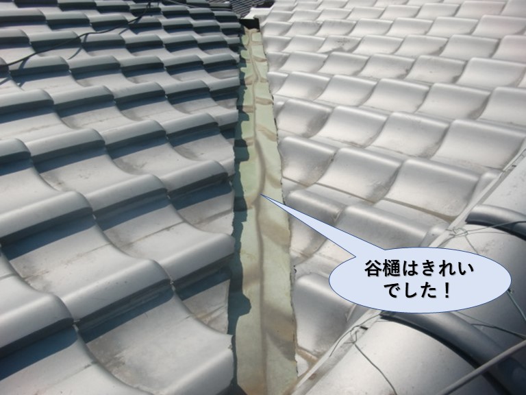 岸和田市の屋根の谷樋はきれいでした