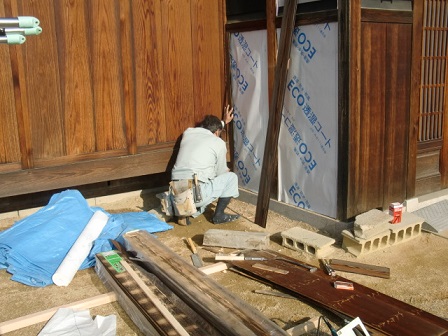 岸和田市東大路町の屋根瓦の葺き替えと桟木の設