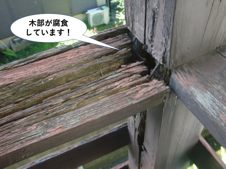 岸和田市のベランダの木部が腐食しています