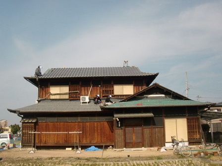 岸和田市東大路町の淡路産特上瓦の屋根の葺き替え