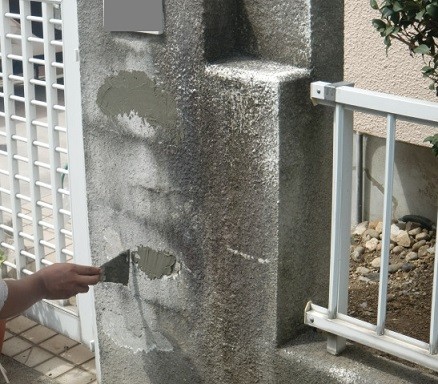 岸和田市極楽寺町の外壁と屋根塗装の足場撤去と塀の部分塗装