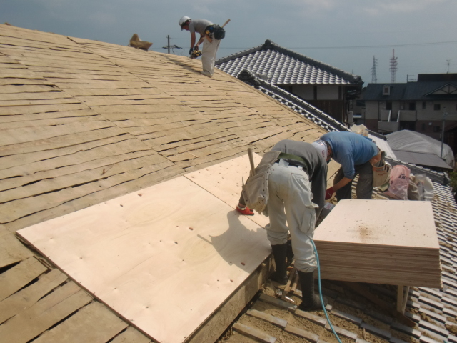 岸和田市土生町の屋根葺き替え/下地の構造用合板張り