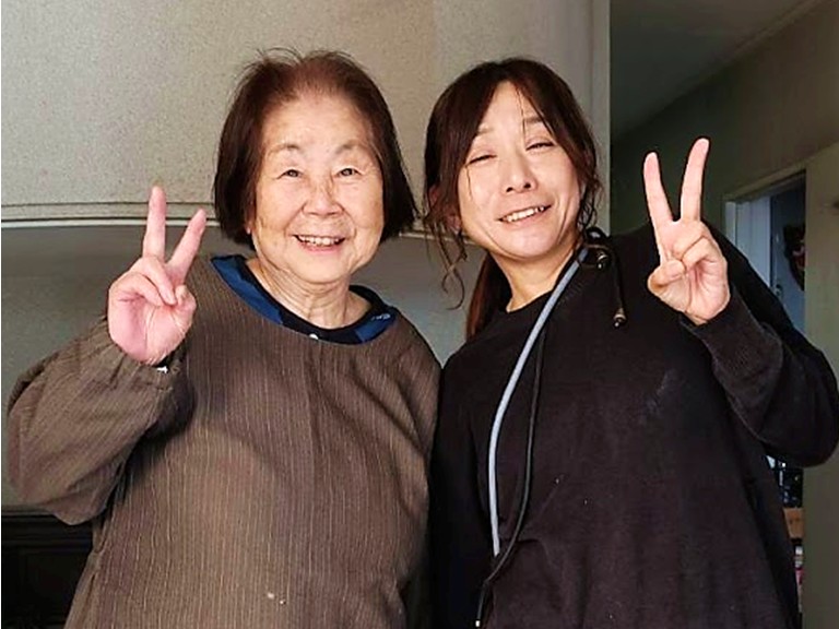 和泉市で2階建て住宅の階段と外部階段に手すりを取り付けたK様の声