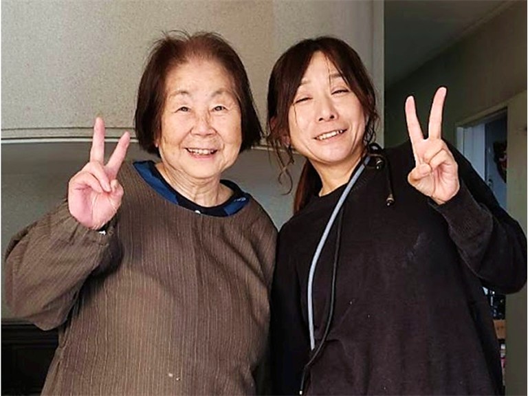 和泉市で2階建て住宅の階段と外部階段に手すりを取り付けたK様の声