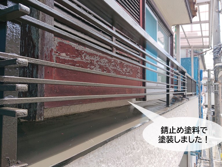 和泉市のベランダの鉄製の手すりを塗装