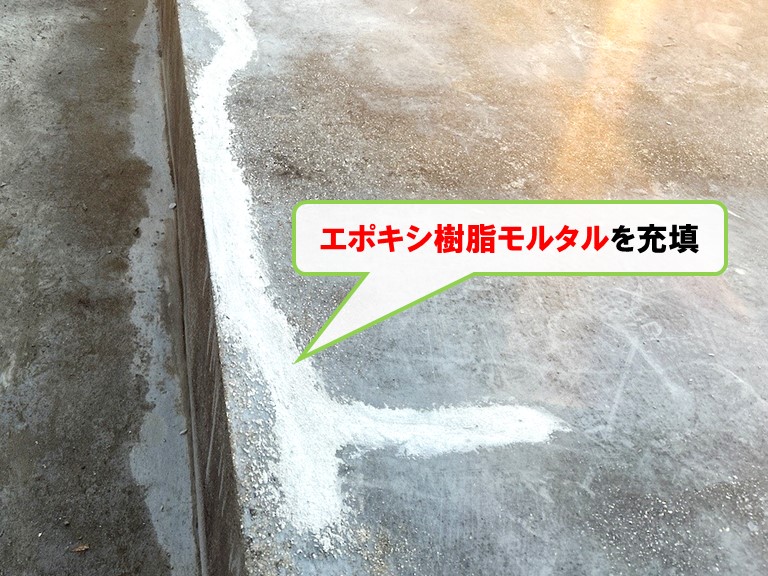 和泉市にて雨漏り修繕！陸屋根のクラックを補修して仮防水材を塗装