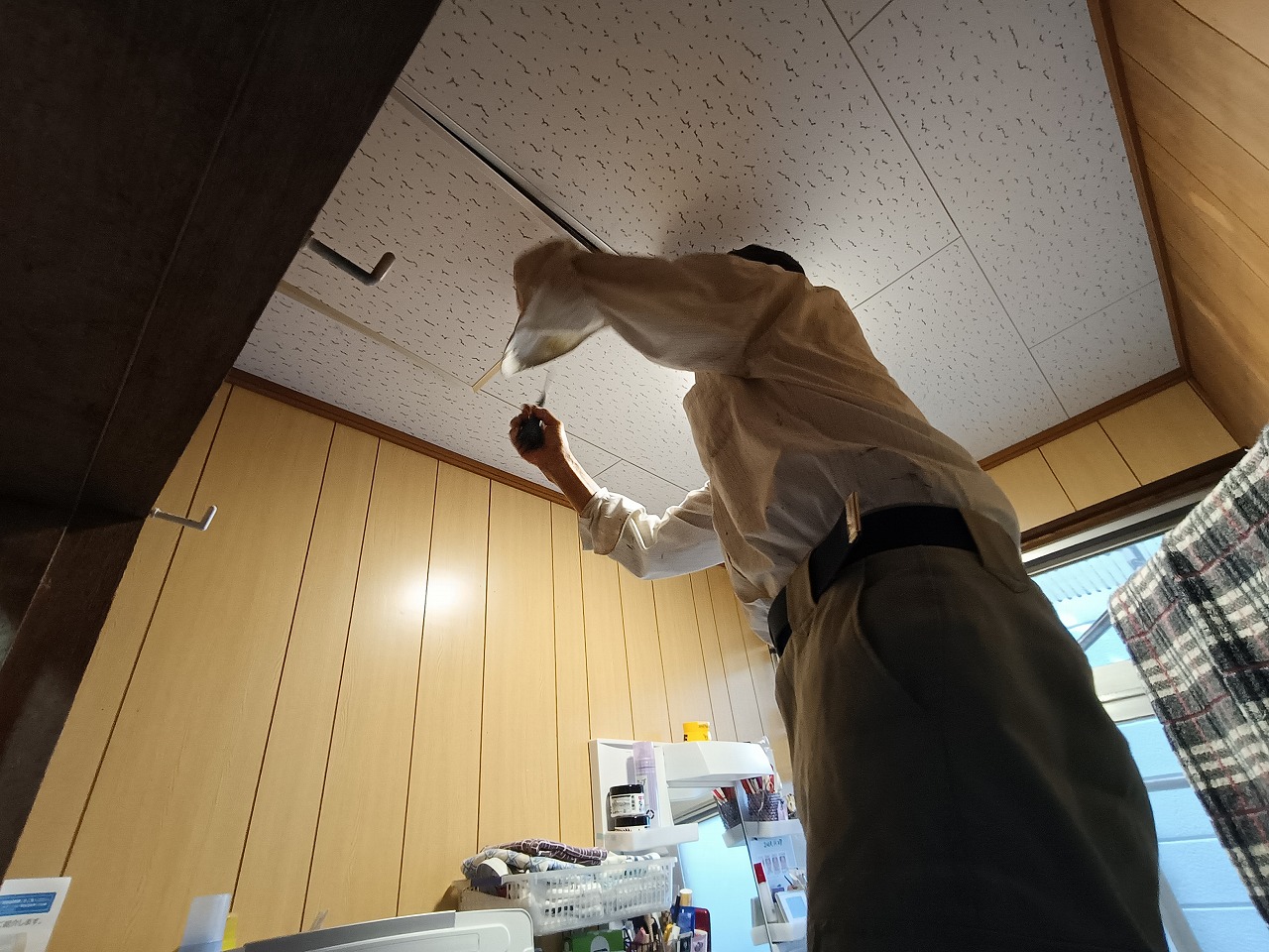 和泉市天井点検口新設1