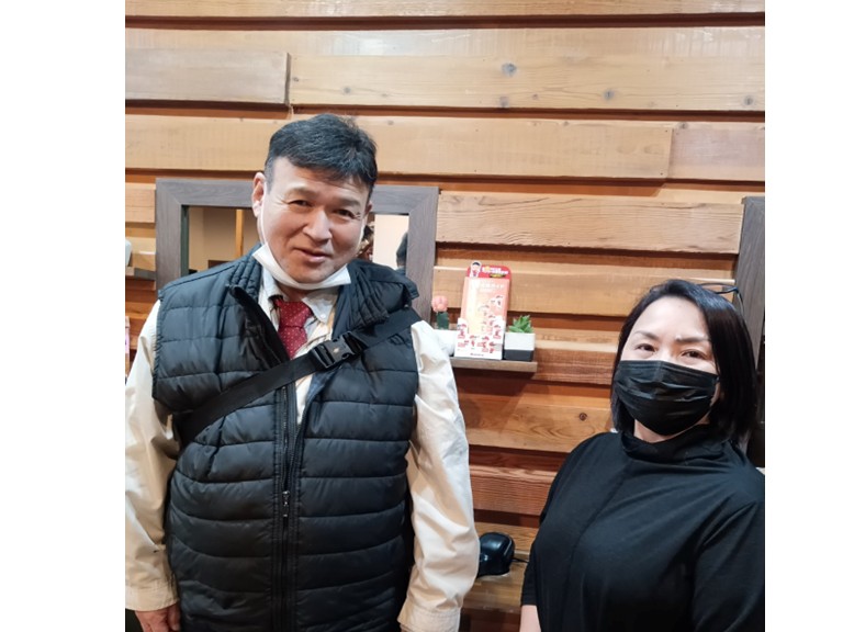 和泉市で大型家電の専用回路の増設工事を行ったA様との記念撮影