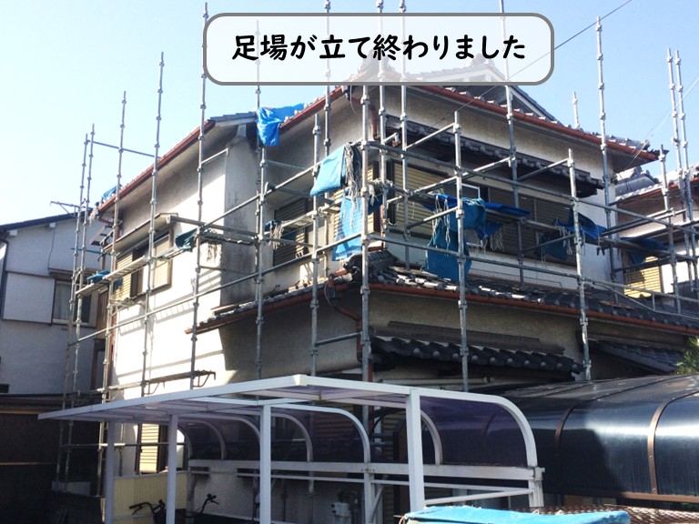 和泉市の台風被害後の屋根修繕に向けた足場設置で高所作業に対応