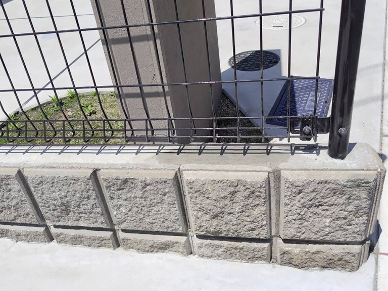 岸和田市で自宅のブロック塀に車が当たって破損！部分修理をしたS様の声