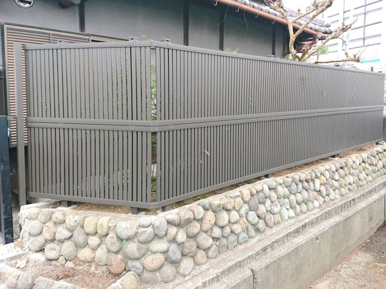 岸和田市 屋外植え込み撤去フェンス増設