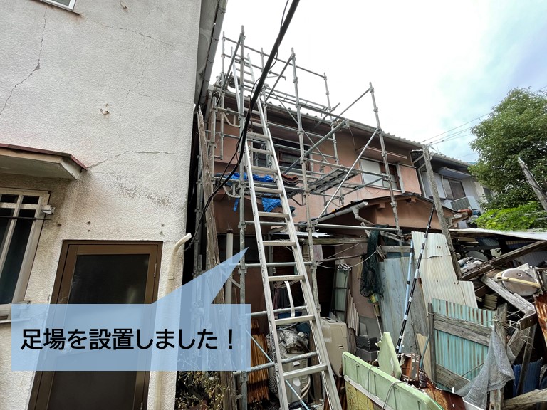 岸和田市で屋根修理で使用する足場を設置しました