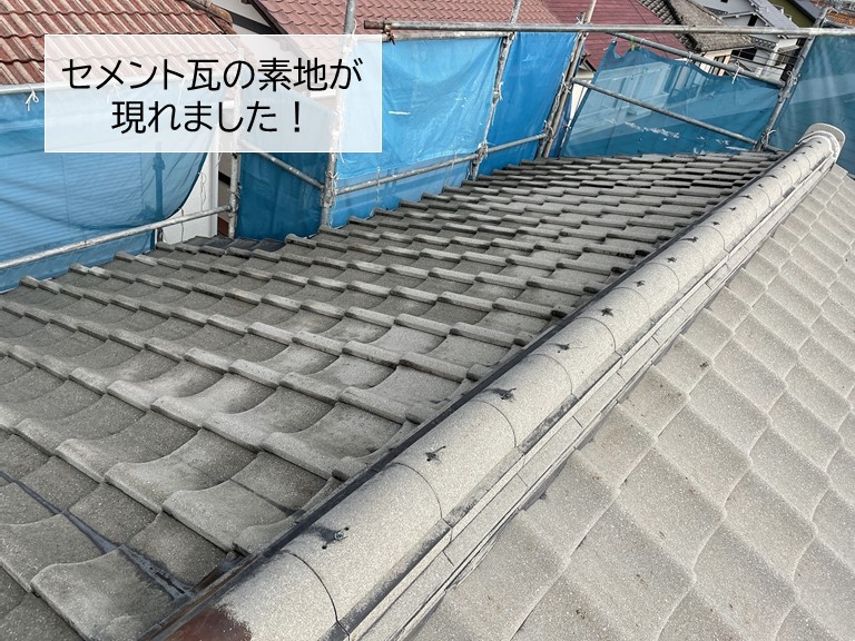 岸和田市のセメント瓦の苔が取り除かれました