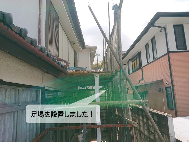 岸和田市のベランダ解体で足場を設置しました