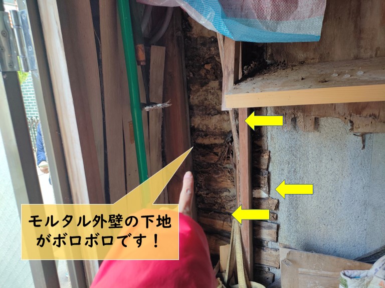 岸和田市のモルタル外壁の下地がボロボロです
