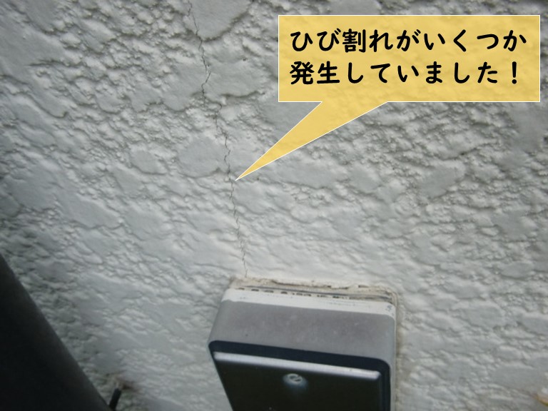 岸和田市の外壁にひび割れがいくつか発生