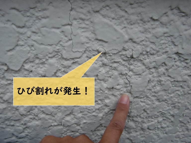 岸和田市の外壁にひび割れが発生