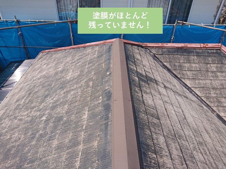 岸和田市の屋根を洗浄すると塗膜がほとんど落ちました