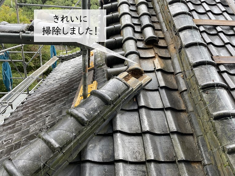 岸和田市の屋根面を掃除しました