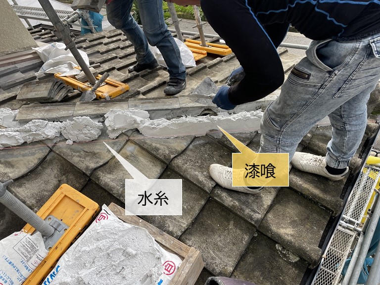 岸和田市の棟瓦を漆喰で復旧