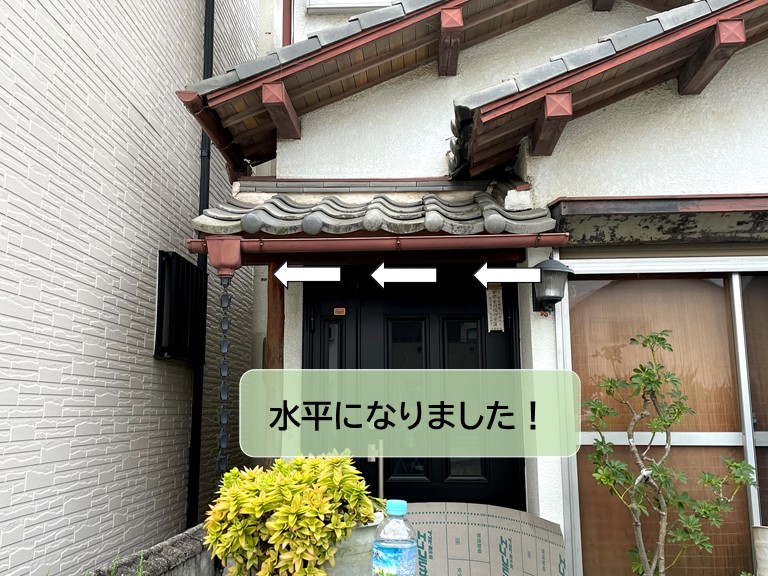 岸和田市の玄関庇を修理して水平になりました