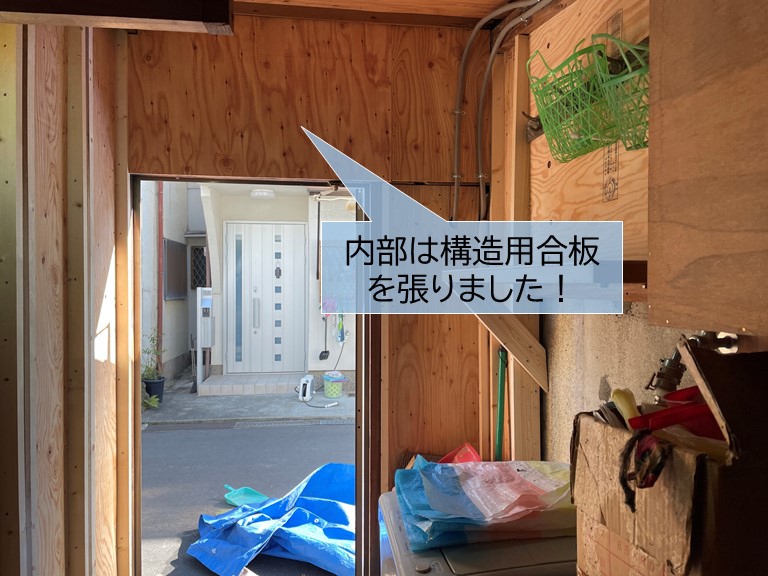 岸和田市の窓の内側には構造用合板を張りました