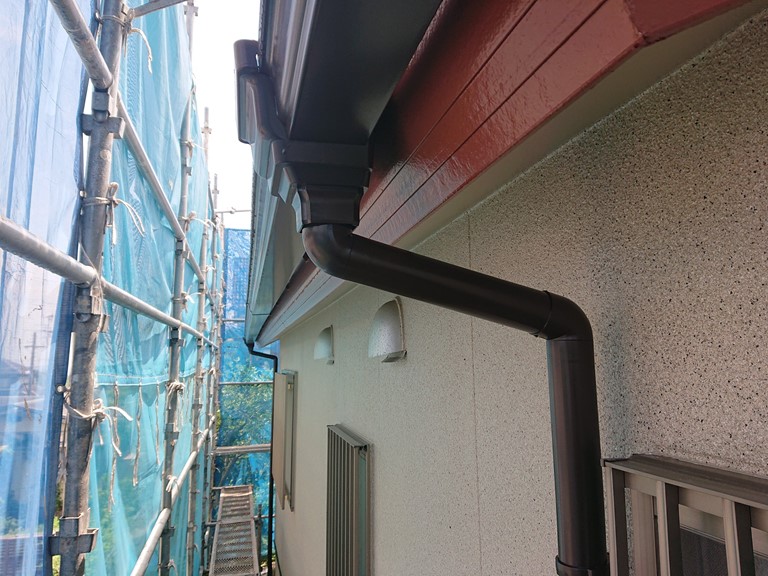 岸和田市の雨樋も塗装できれいに！