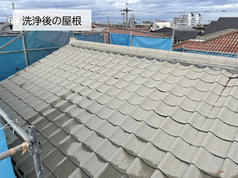 岸和田市の高圧洗浄後のセメント瓦屋根