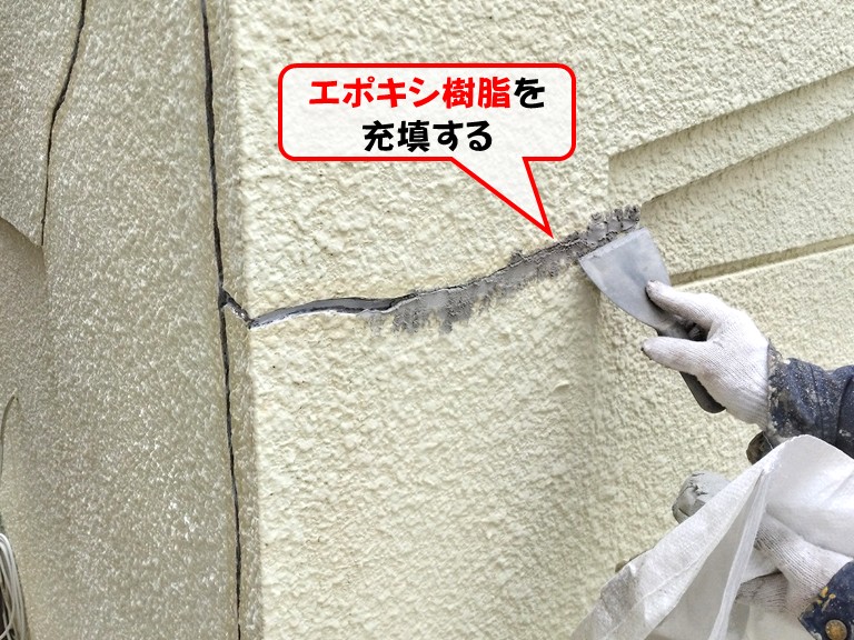 岸和田市で雨漏りの原因だった外壁のクラック（ひび割れ）を修繕