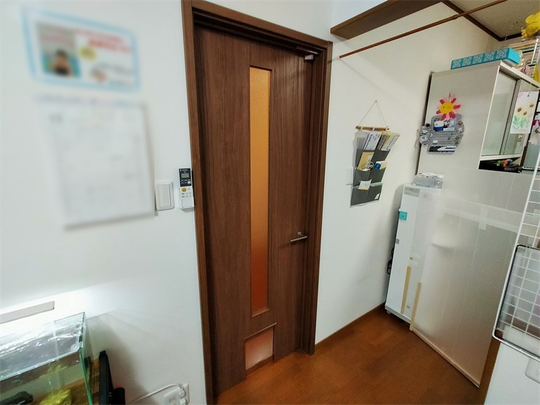 岸和田市リビング片開きドアペットドア