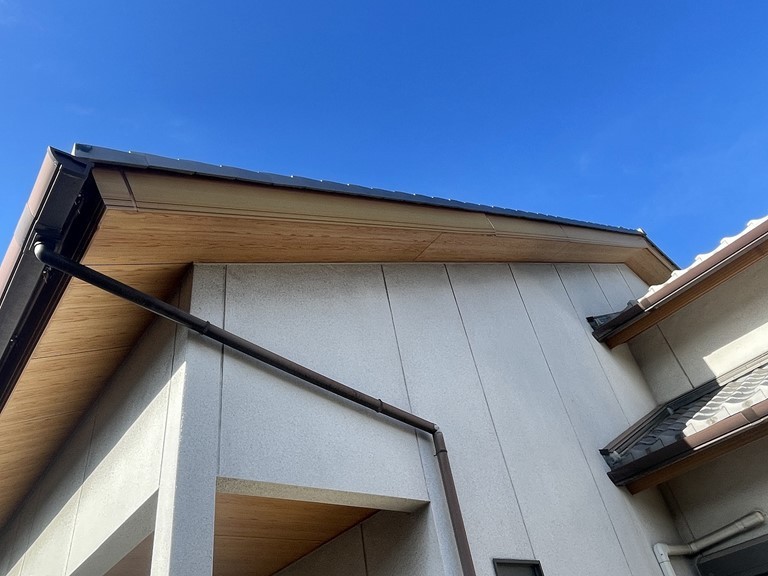 岸和田市破風板コーキング打替え前