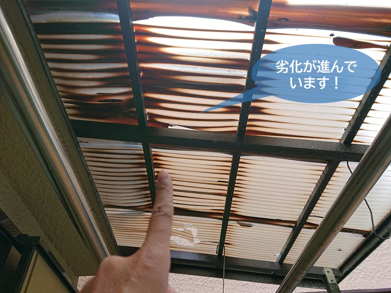 忠岡町のテラス屋根の劣化が進んでいます